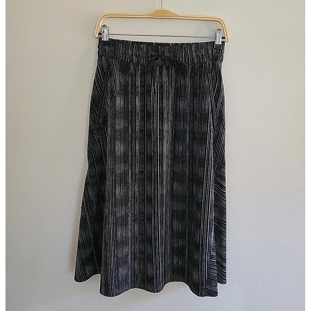 Athleta Arrival Skirt Black Plaid A-Line Elastic Waist‎ Athleisure Casual Sporty